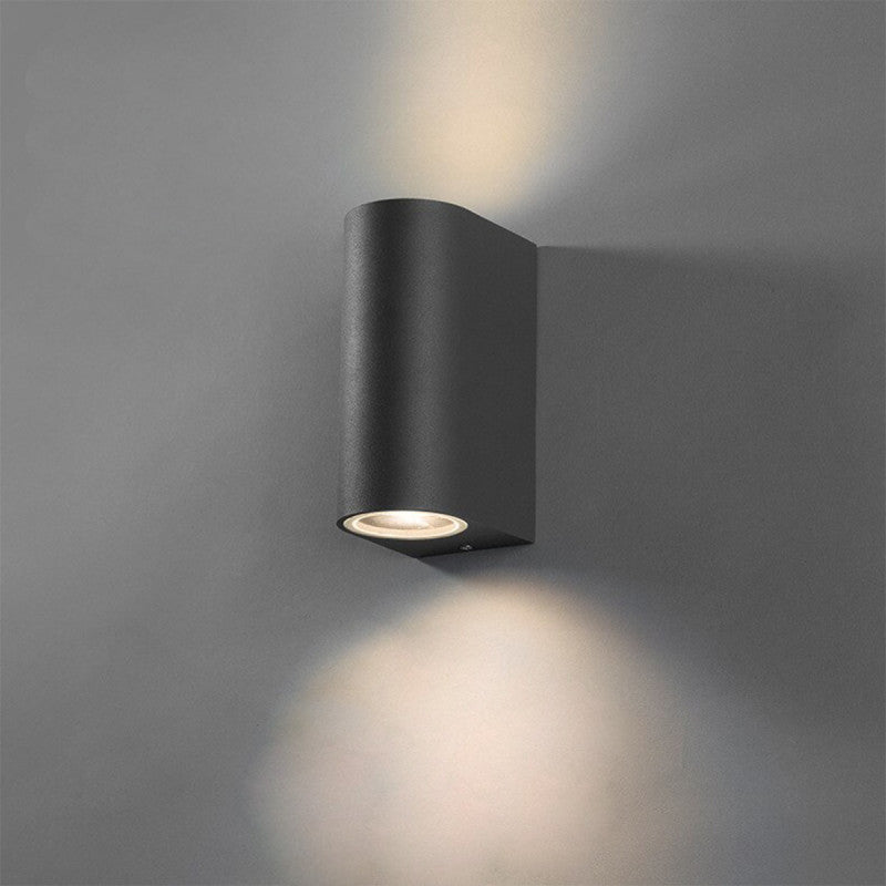 zidna spoljna crna lampa

